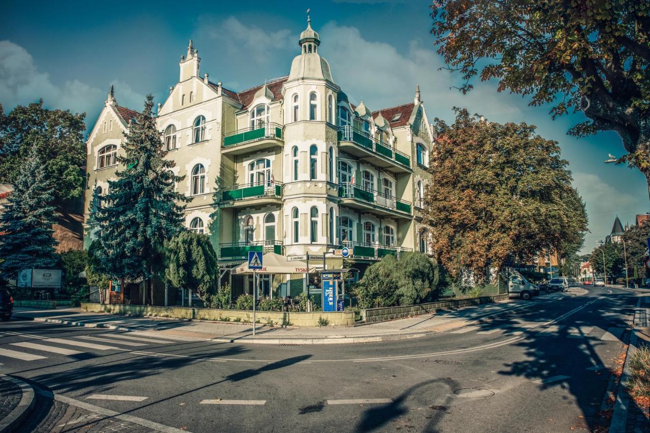 Отель Dom Zdrojowy Amber Свиноуйсьце Экстерьер фото